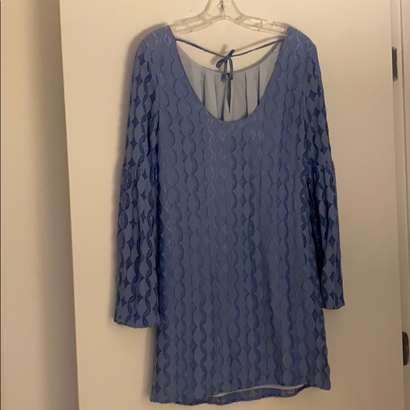 Lace bell sleeve dress - Picture 3 of 5